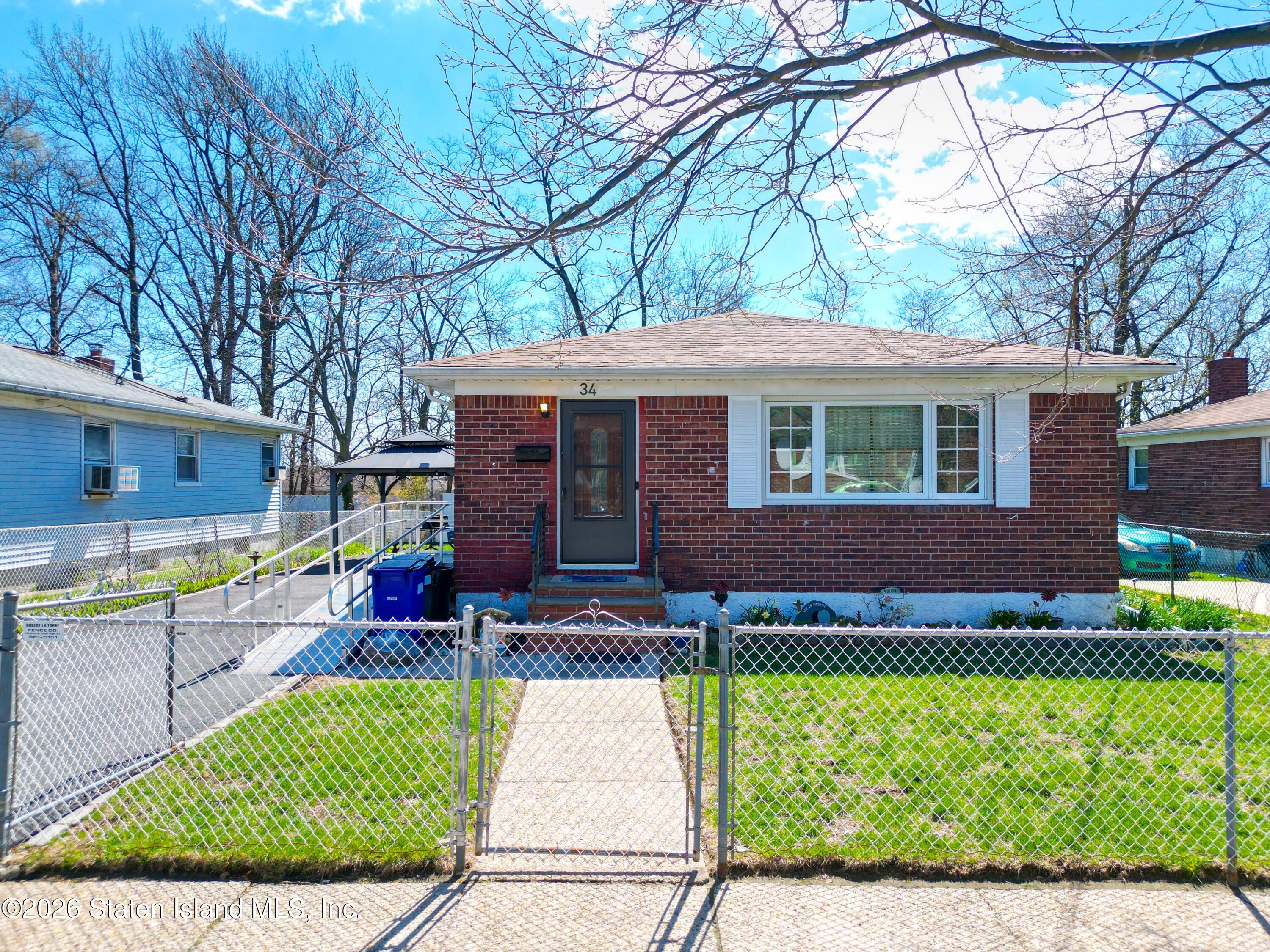 34 Park Hill Cir, Staten Island, NY 10304