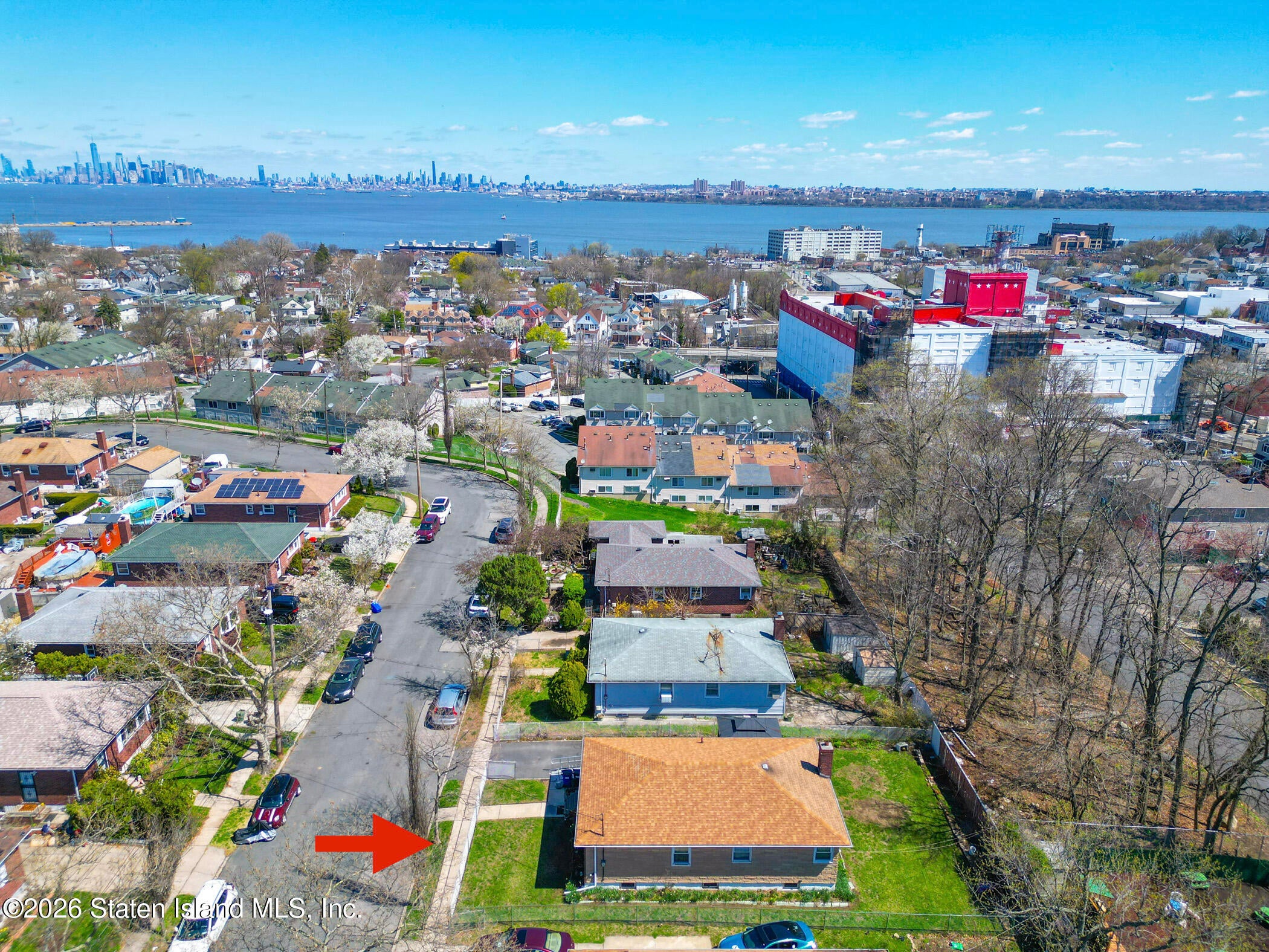 34 Park Hill Cir, Staten Island, NY 10304 photo