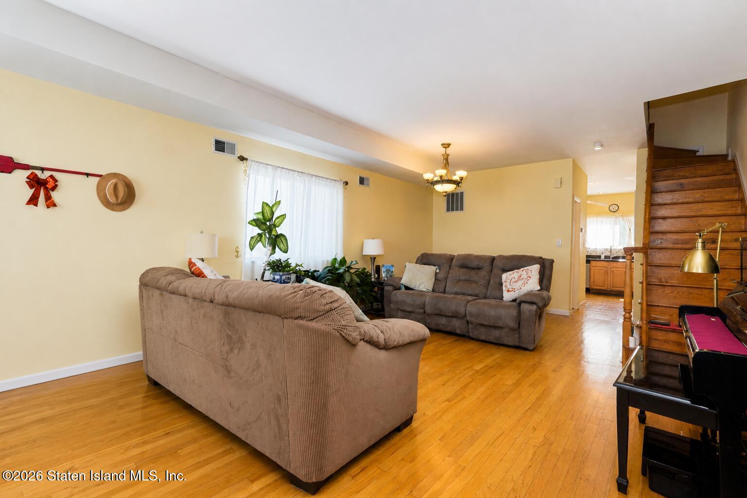 24 Willow Ln, Staten Island, NY 10306 photo