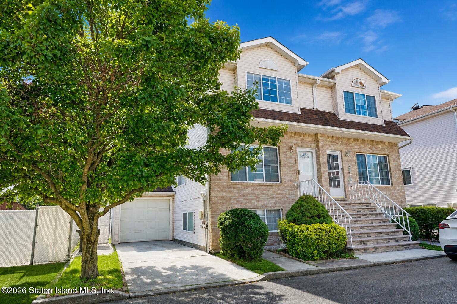 24 Willow Ln, Staten Island, NY 10306