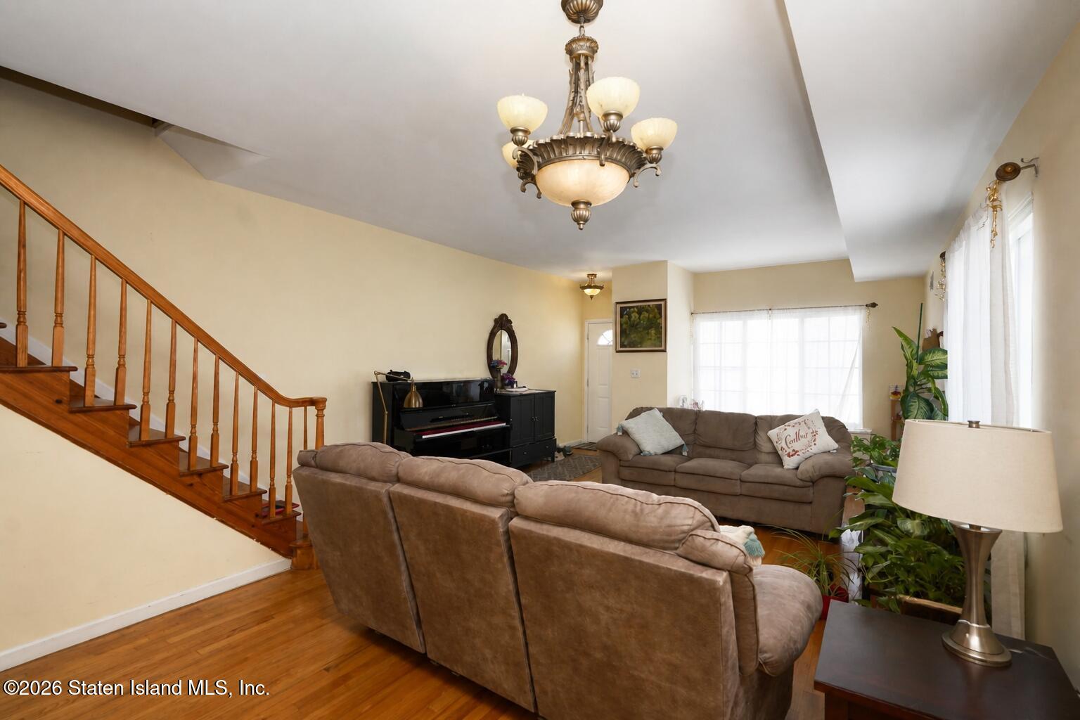 24 Willow Ln, Staten Island, NY 10306 photo