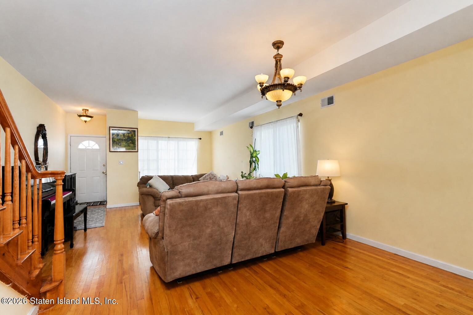 24 Willow Ln, Staten Island, NY 10306 photo