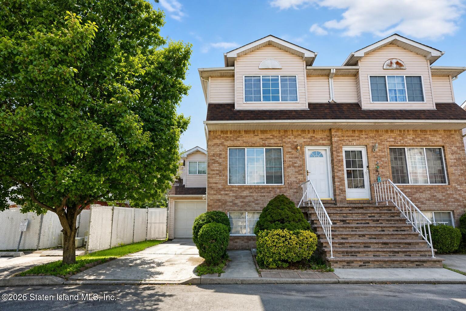 24 Willow Ln, Staten Island, NY 10306 photo