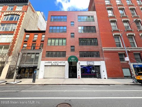  in New York NY 123-125 W 20 Street.jpg