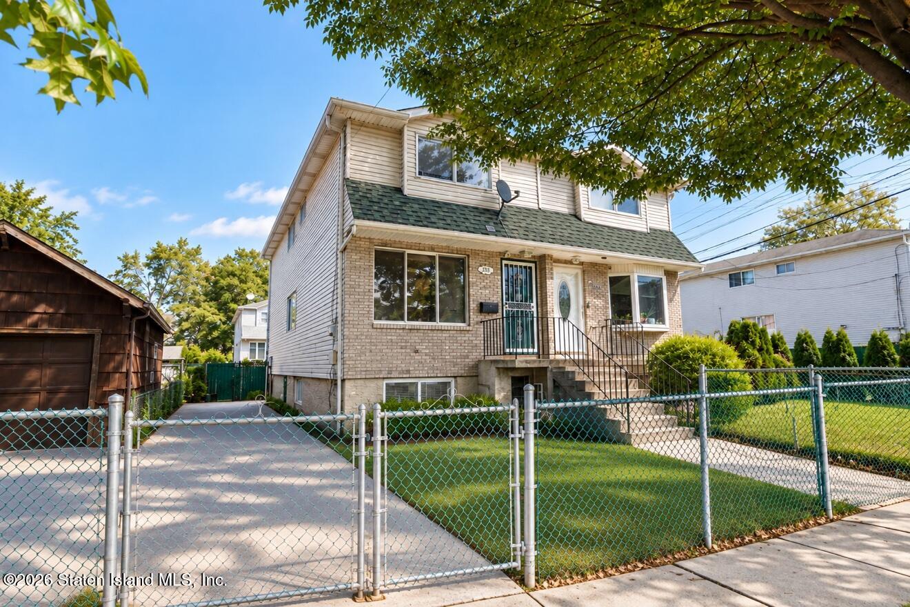 233 Tompkins Ave, Staten Island, NY 10304