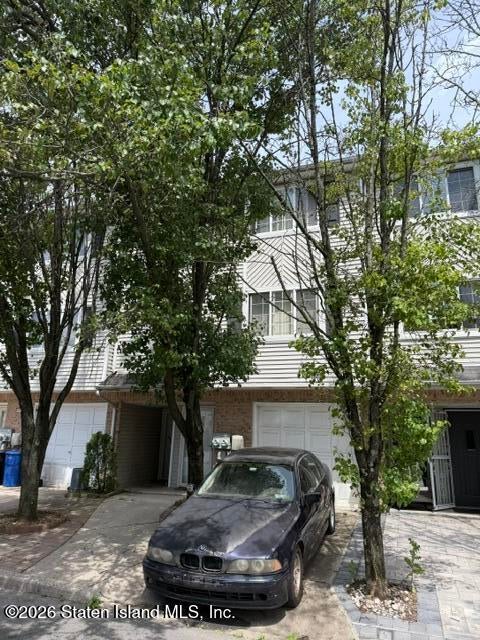 28 White Oak Ln, Staten Island, NY 10309 photo