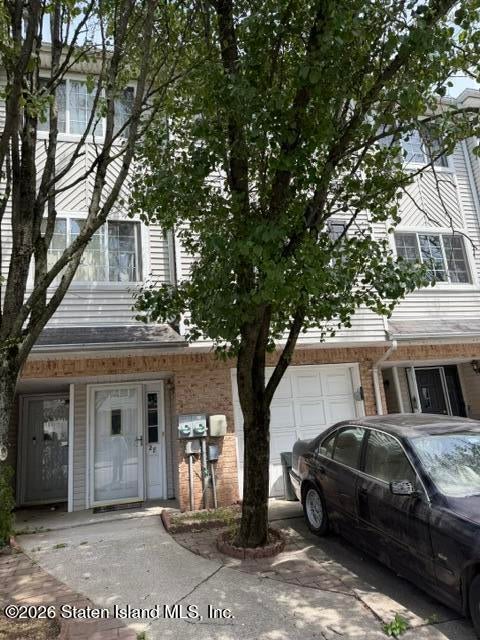 28 White Oak Ln, Staten Island, NY 10309 photo