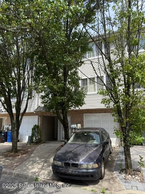 28 White Oak Ln, Staten Island, NY 10309 photo