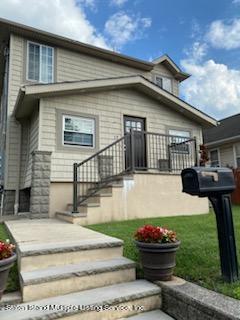 12 Oswego St, Staten Island, NY 10301