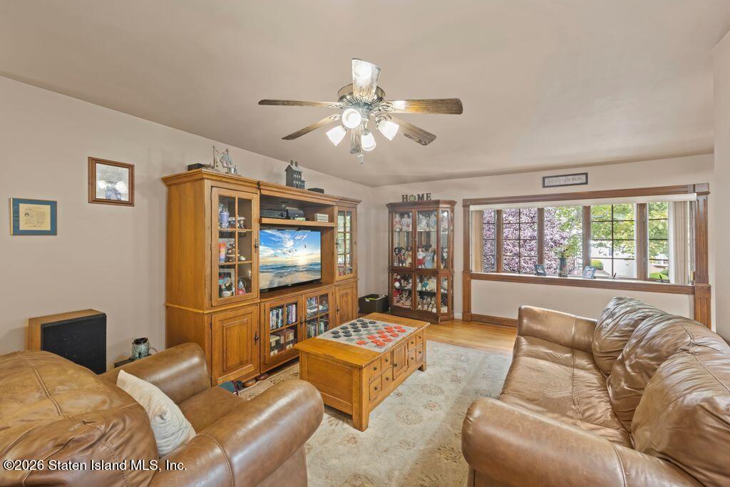 98 Figurea Ave, Staten Island, NY 10312 photo