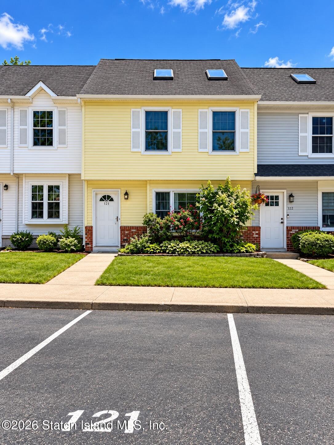 121 Joan Ct, Jackson, NJ 08527