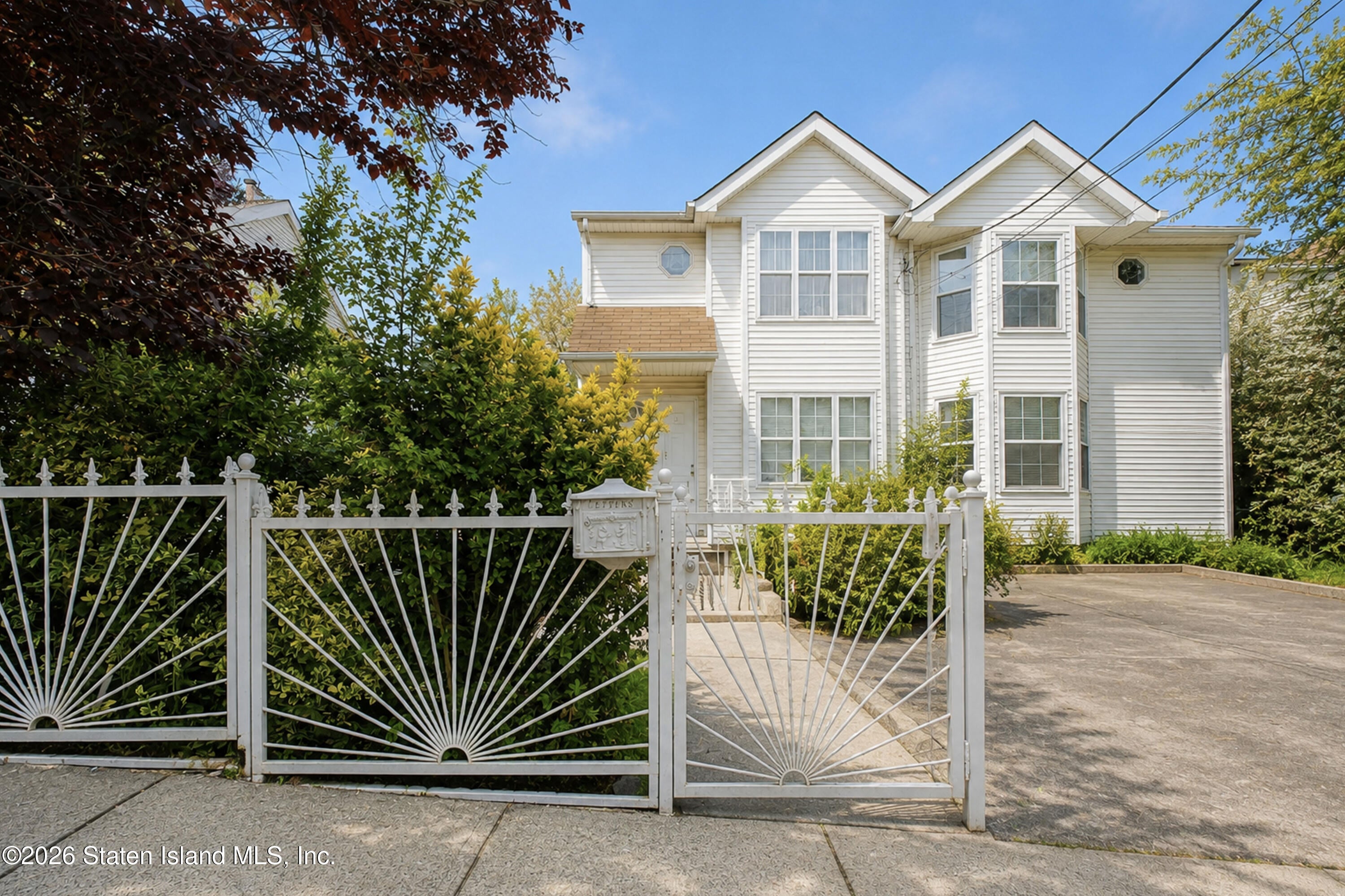 110 Pendleton Pl, Staten Island, NY 10301