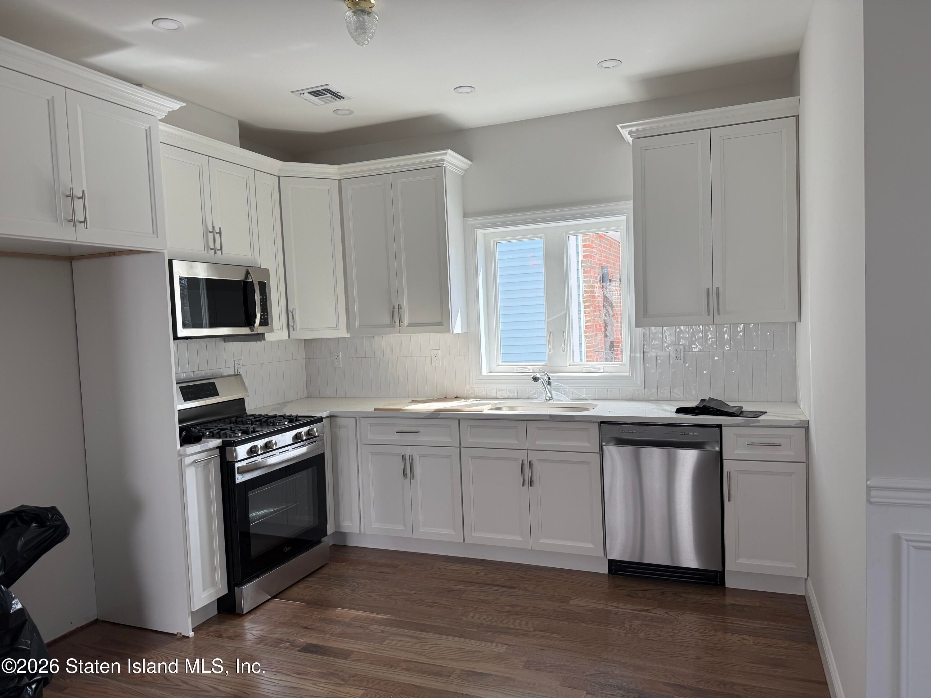301 Sharrott Ave, Staten Island, NY 10309 photo