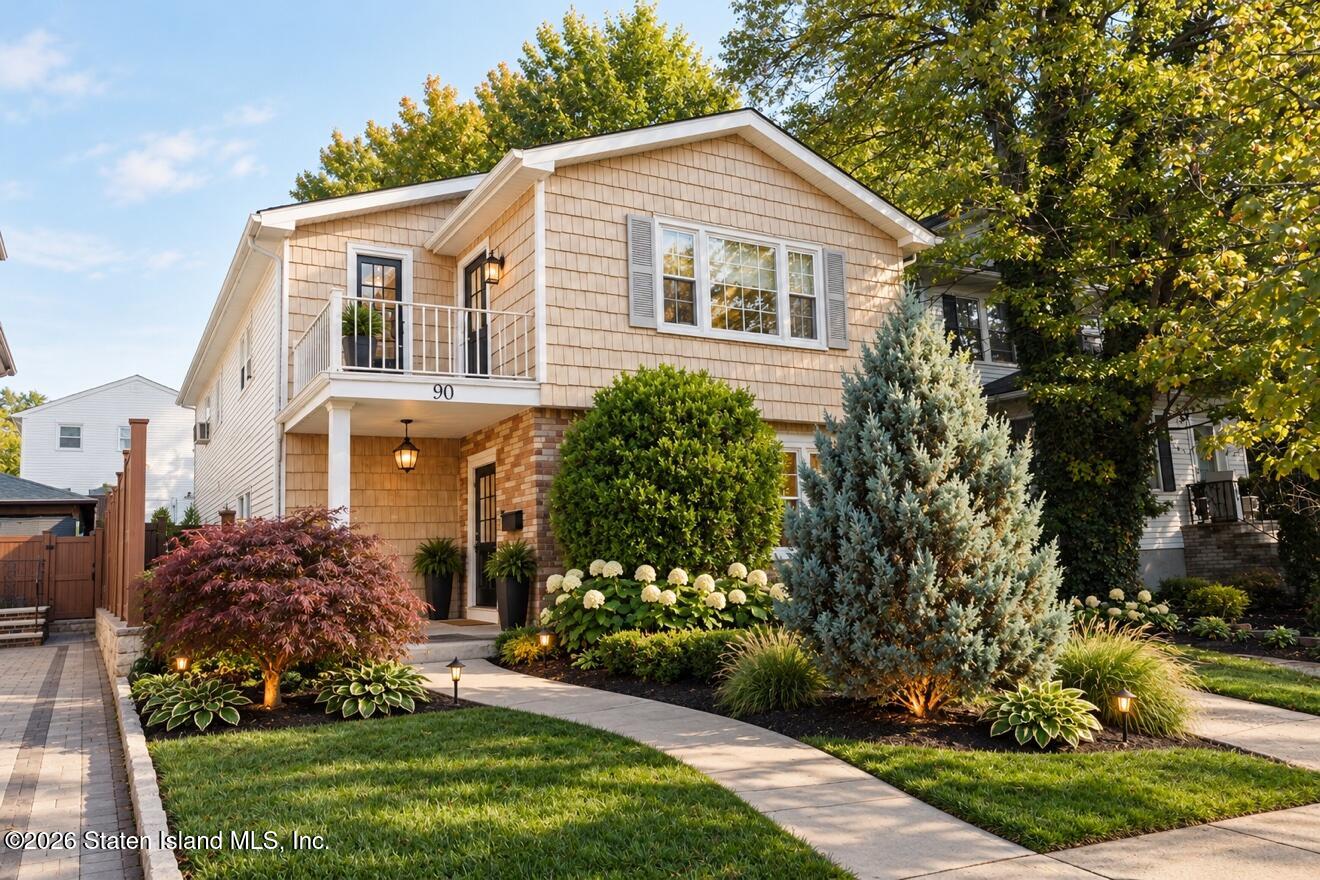 90 Escanaba Ave, Staten Island, NY 10308