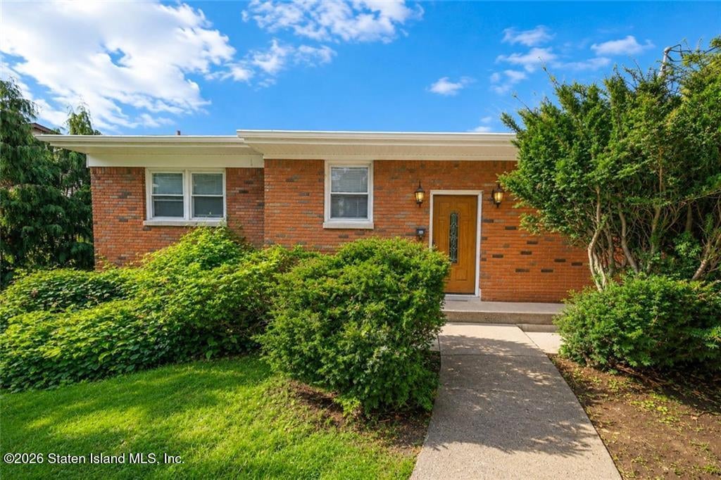 96 Longview Rd, Staten Island, NY 10304