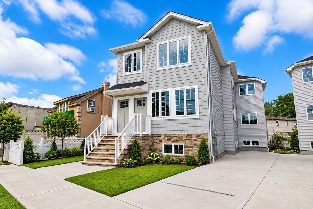 3947 Victory Blvd, Staten Island, NY 10314