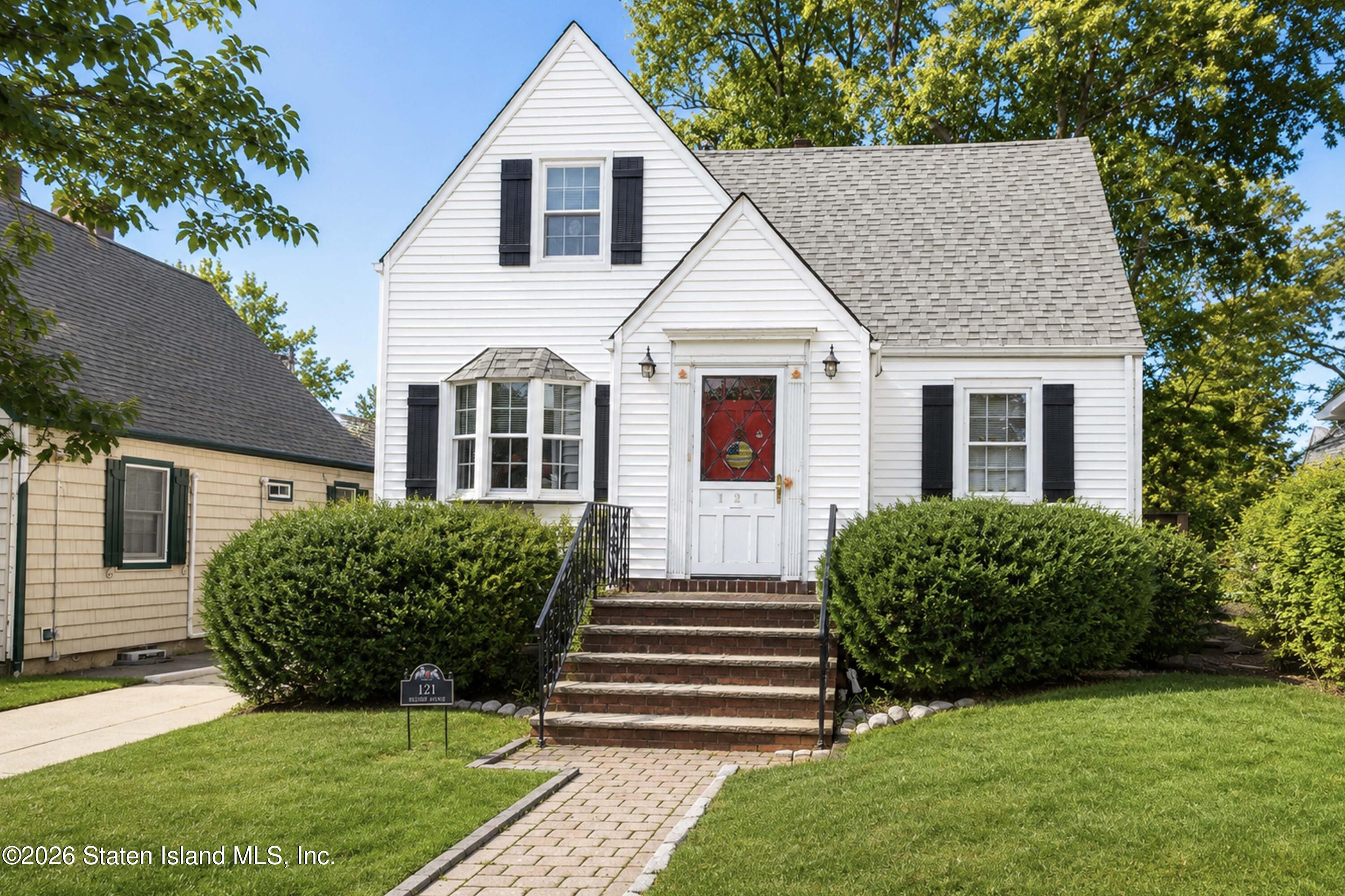 121 Elmwood Ave, Staten Island, NY 10308