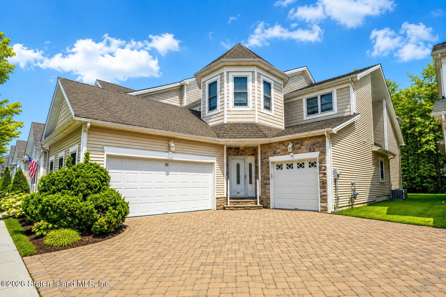 41 Topside Ln, Staten Island, NY 10309