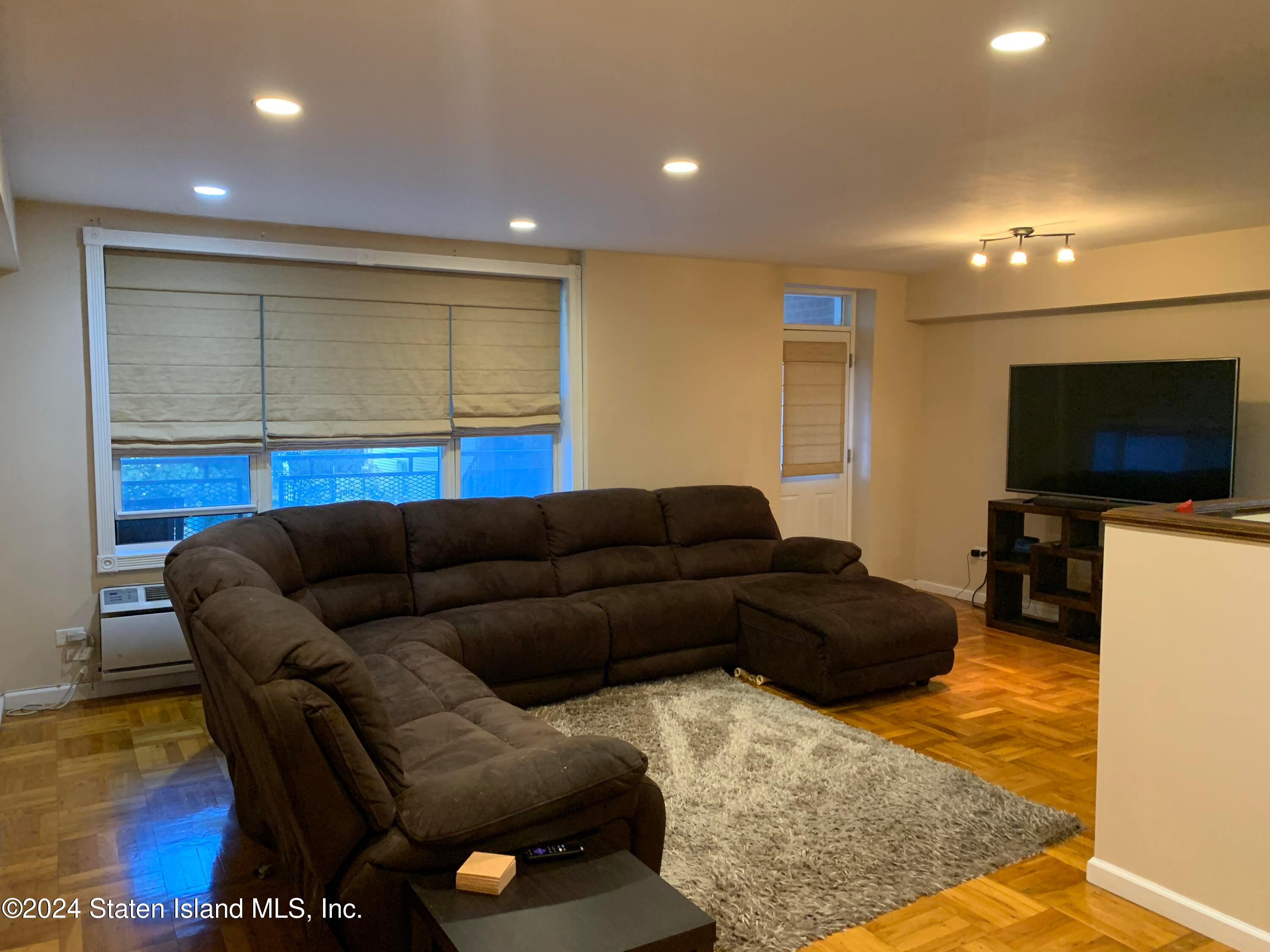 55 Austin Pl #2 J, Staten Island, NY 10304 photo