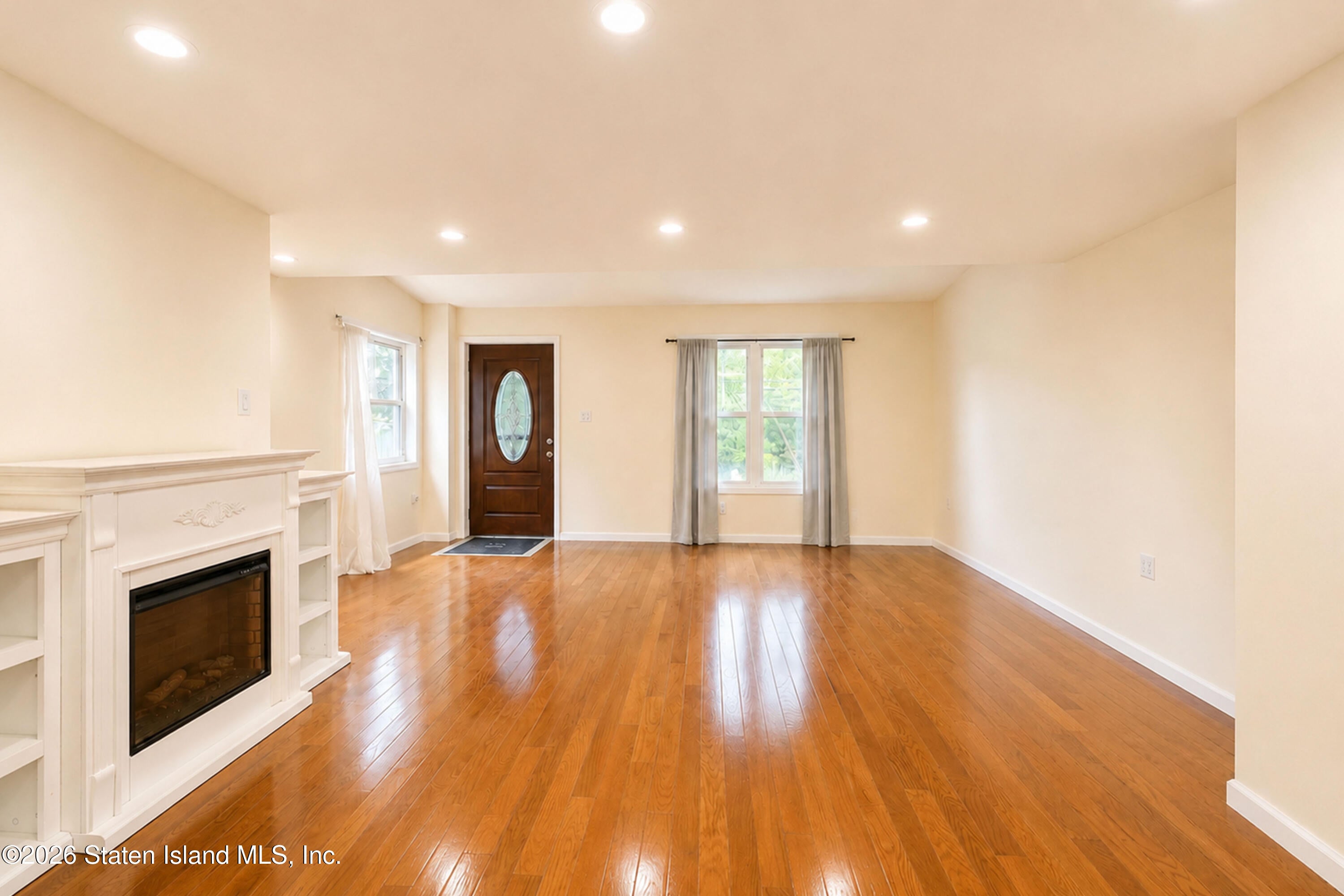 31 33 Rockland Ave, Staten Island, NY 10306 photo