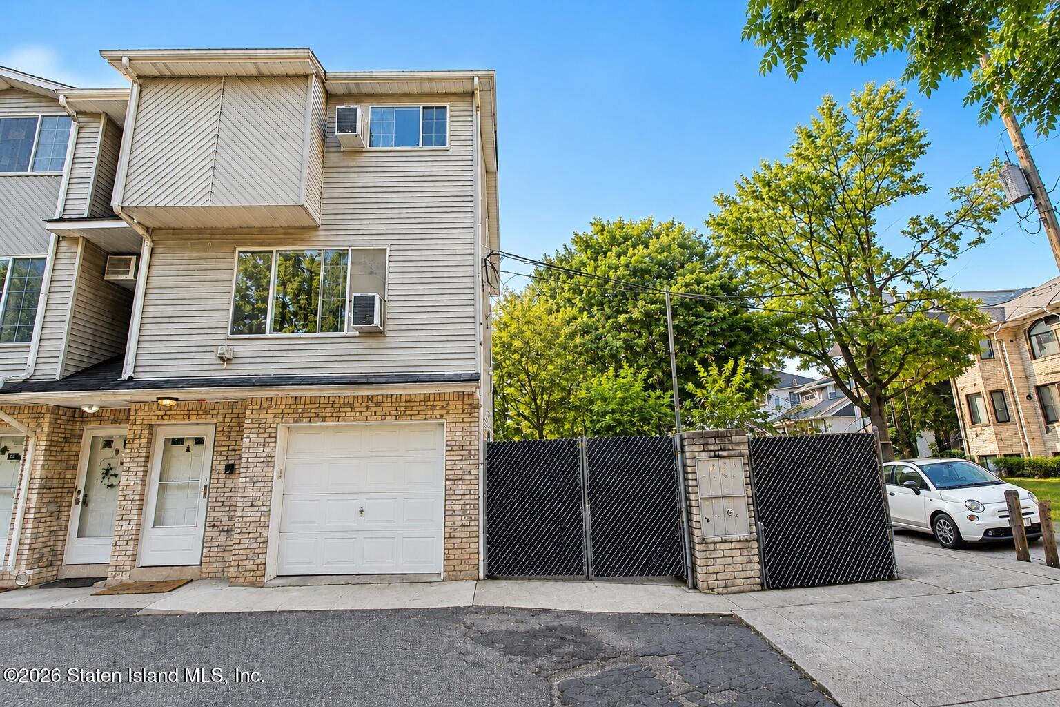 300 Alter Ave, Staten Island, NY 10305
