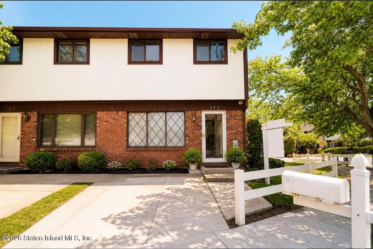 145 Rolling Hill Grn, Staten Island, NY 10312