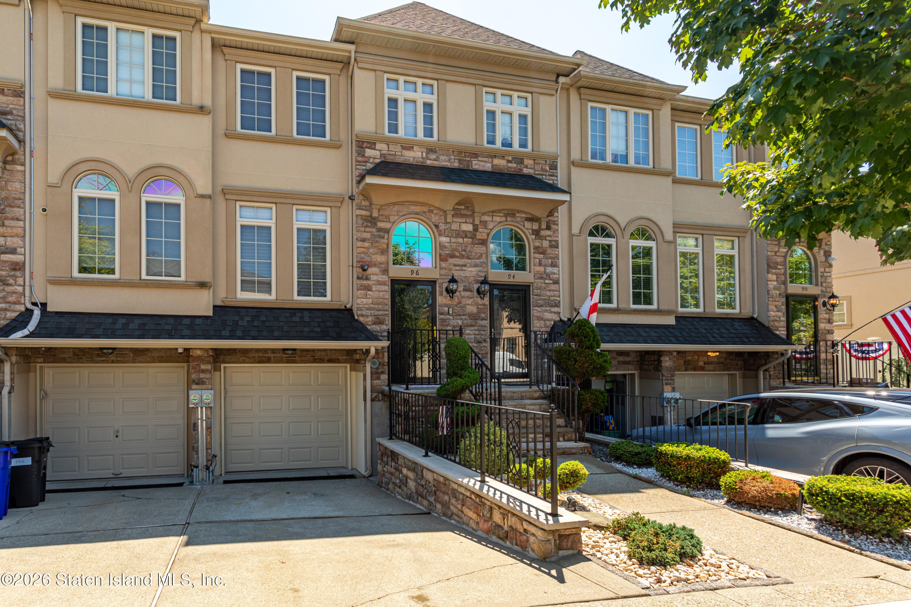 96 Sweetgum Ln, Staten Island, NY 10314