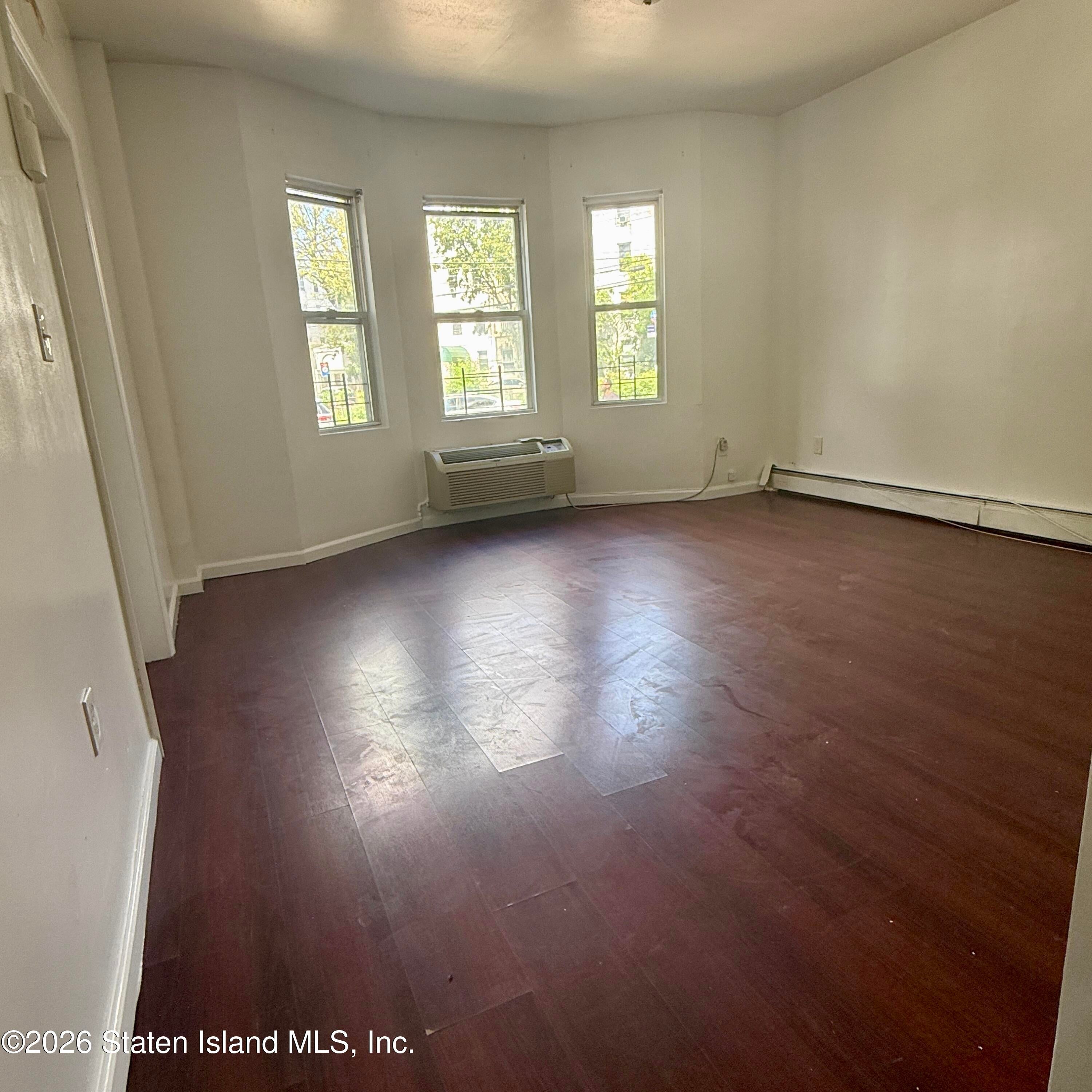 10 Egmont Pl, Staten Island, NY 10301 photo