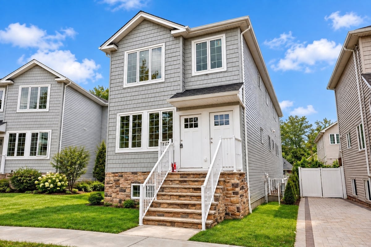3943 Victory Blvd, Staten Island, NY 10314