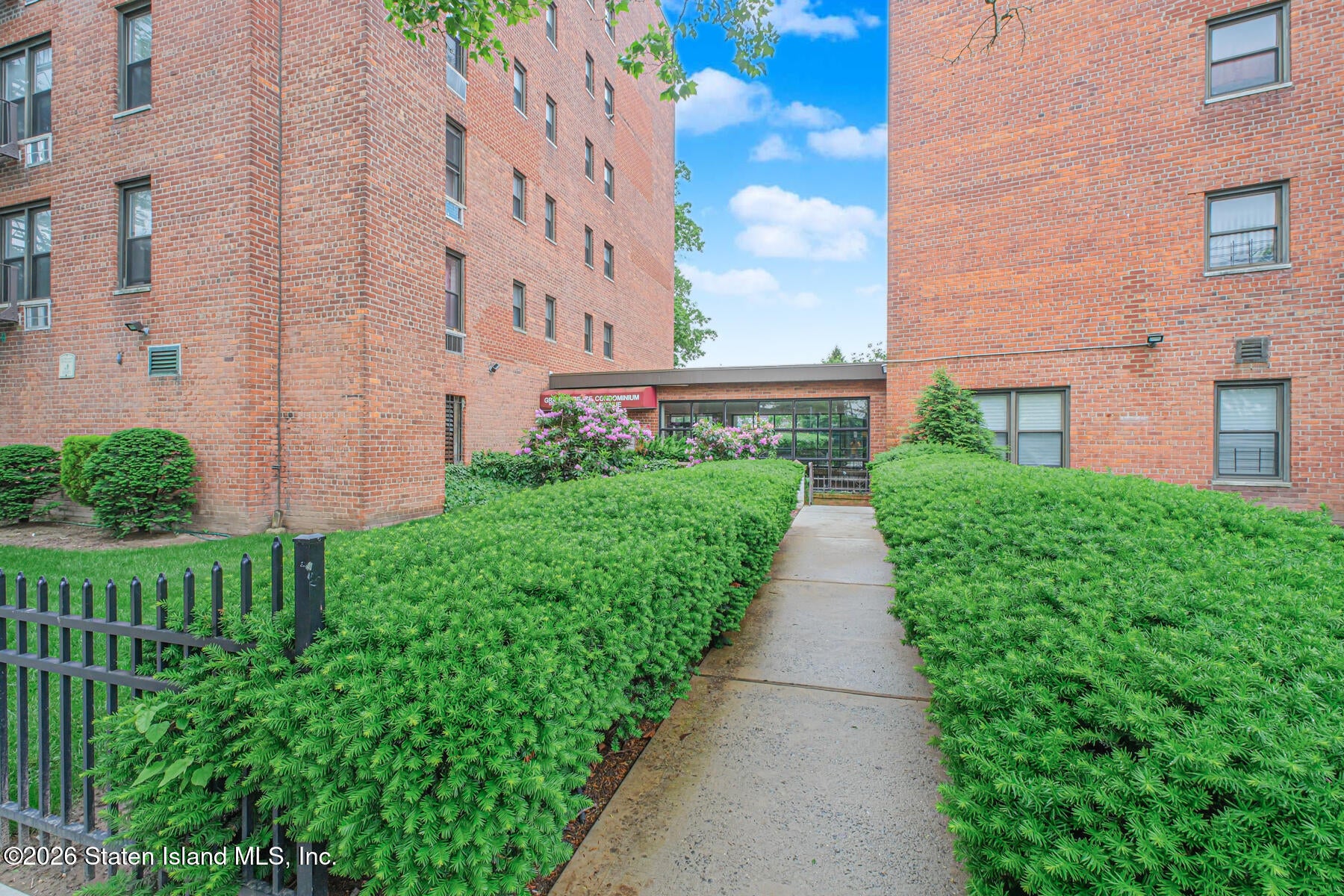 100 Colfax Ave, Staten Island, NY 10306