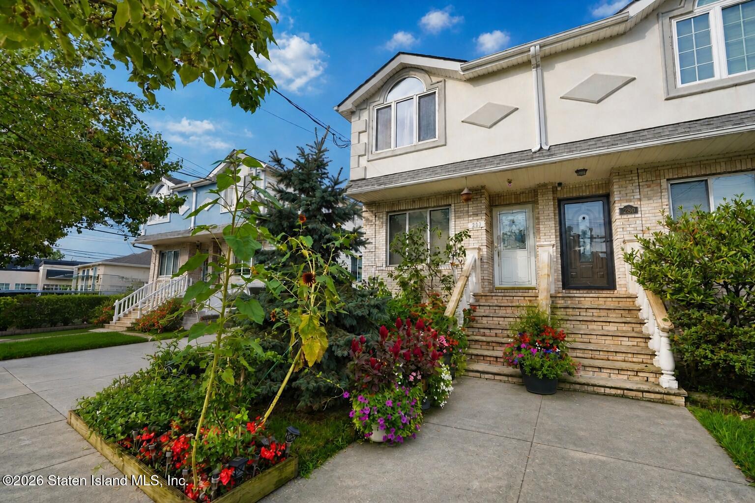 282 Seguine Ave, Staten Island, NY 10309