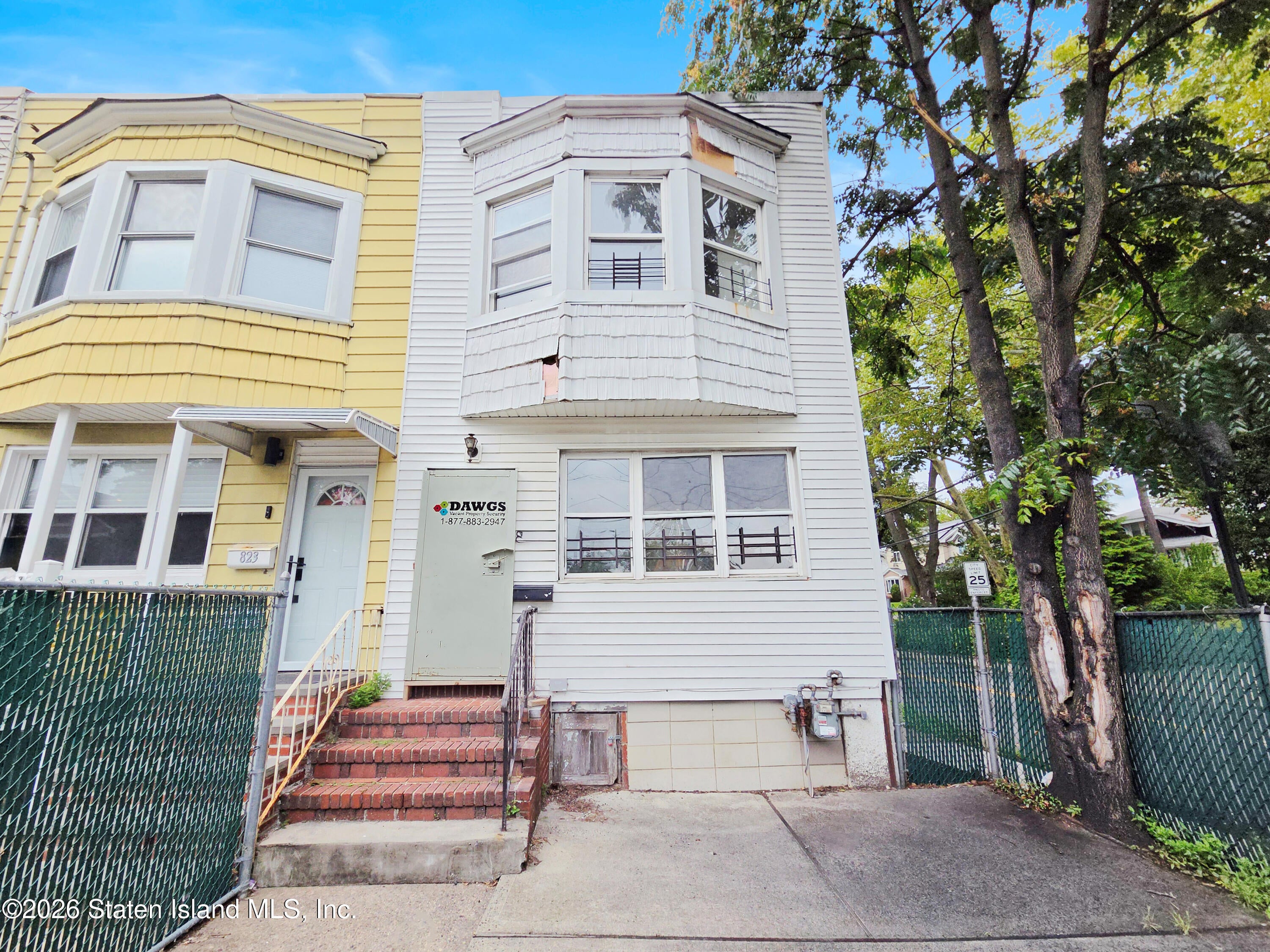 821 Fingerboard Rd, Staten Island, NY 10305