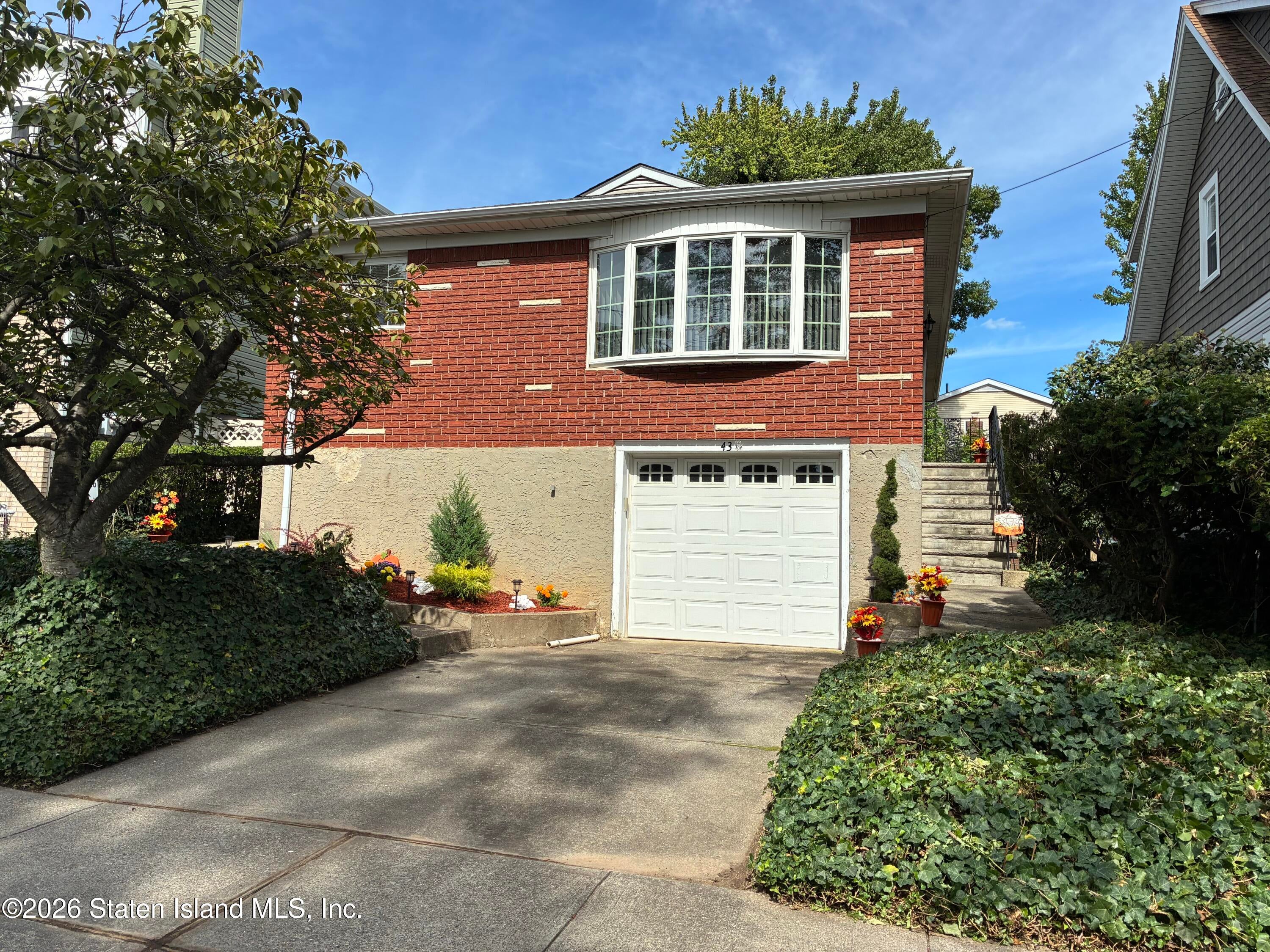 43 Cloverdale Ave, Staten Island, NY 10308