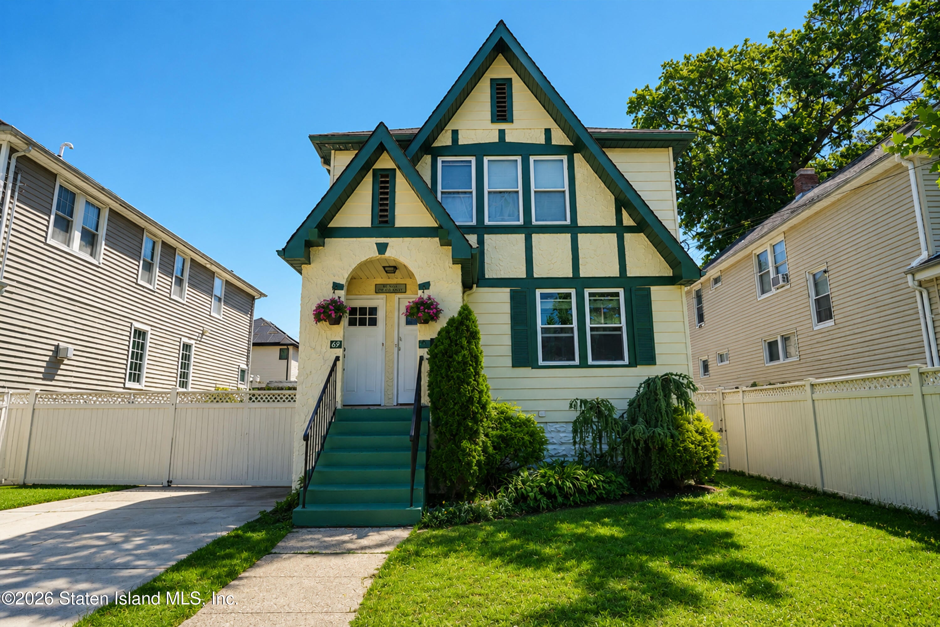 69 Chelsea St, Staten Island, NY 10307
