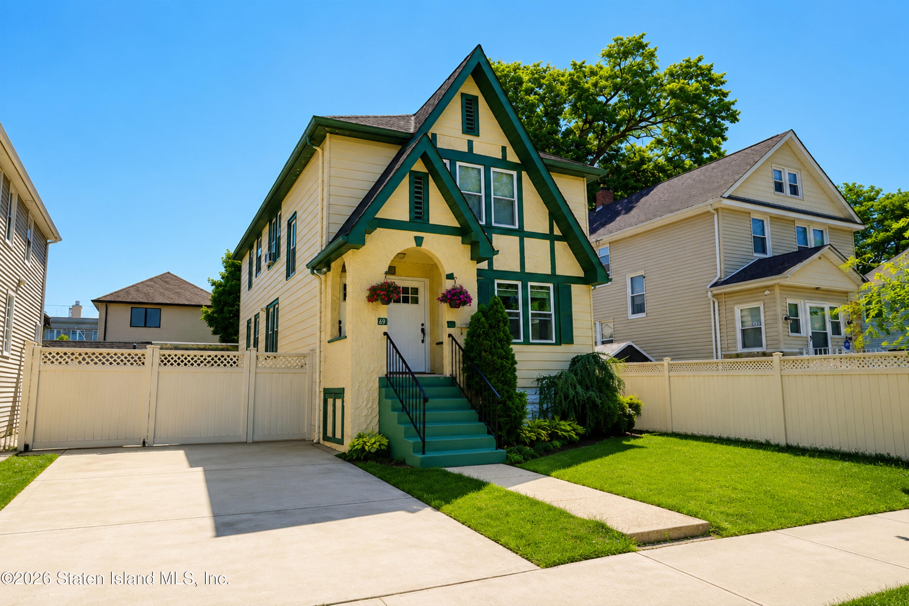 69 Chelsea St, Staten Island, NY 10307 photo