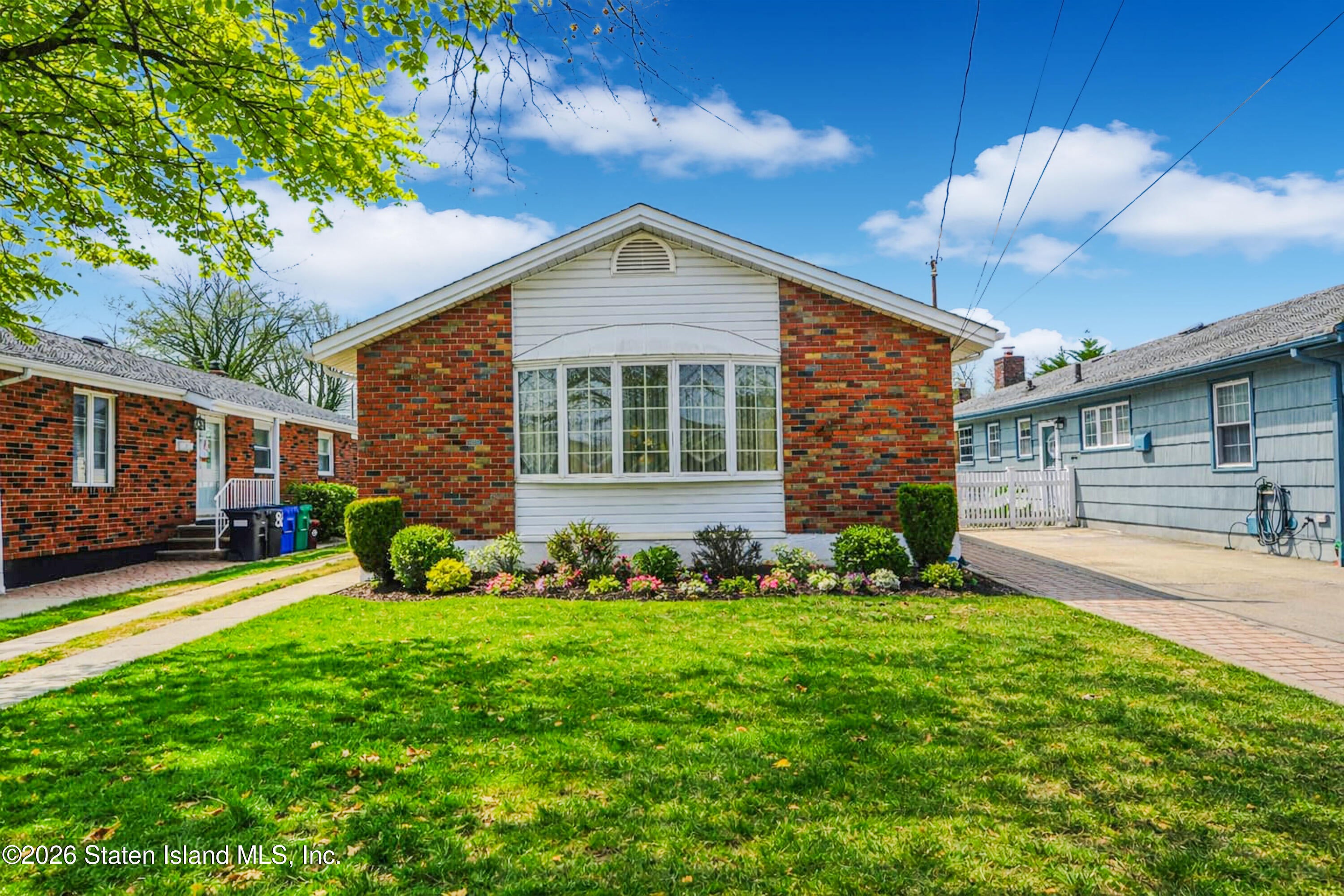 82 Penn Ave, Staten Island, NY 10306
