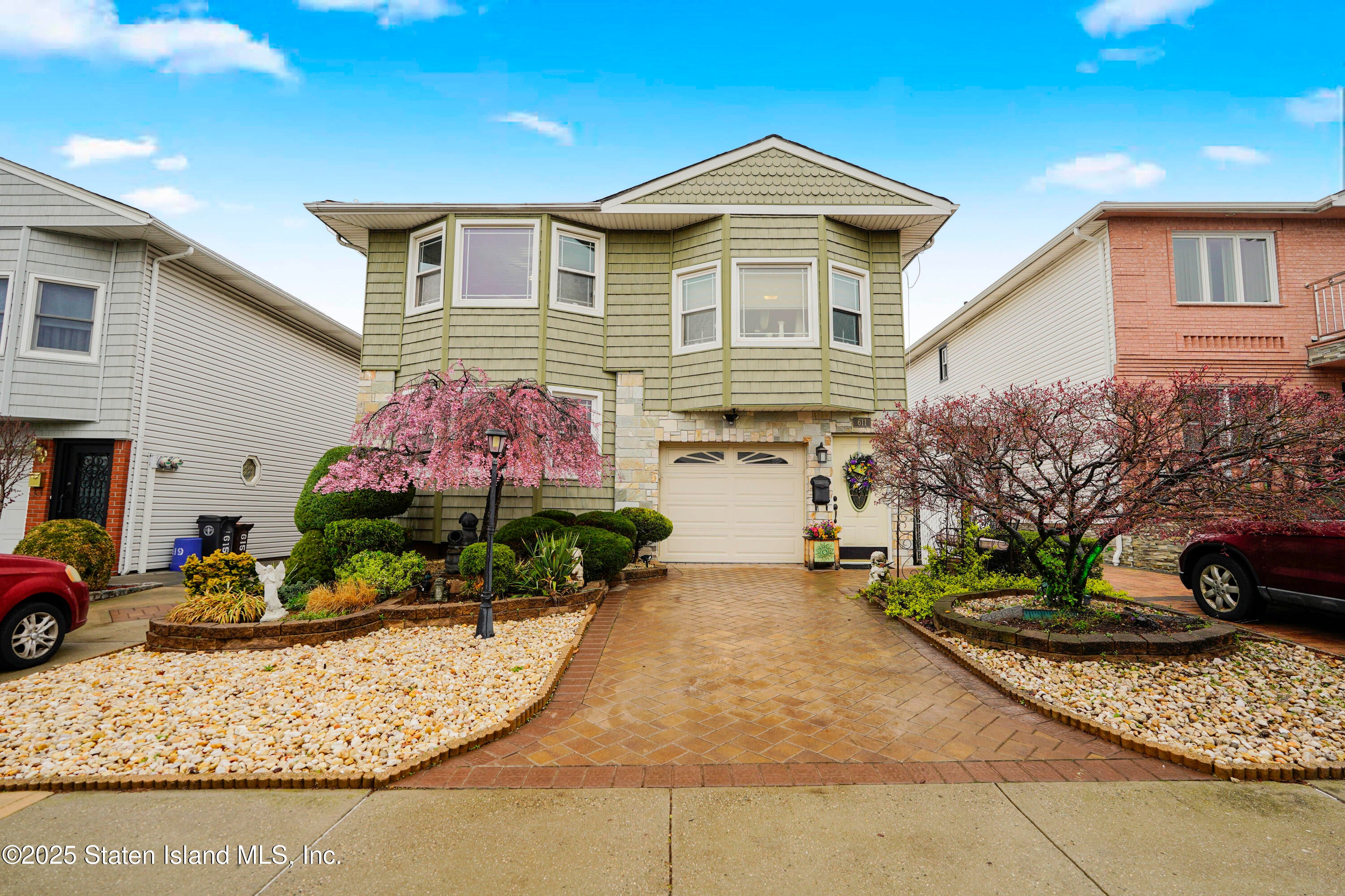 611 Klondike Ave, Staten Island, NY 10314 photo