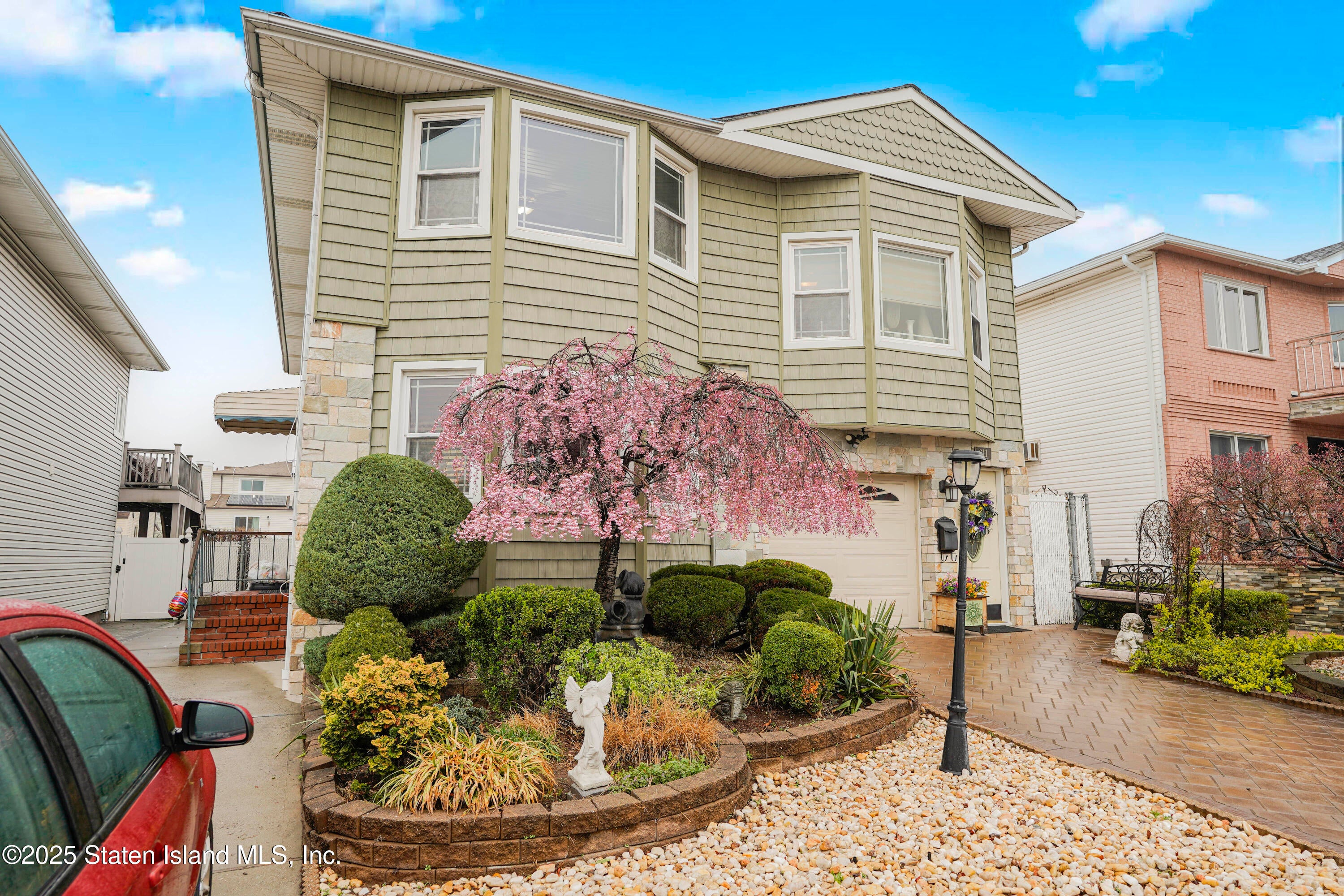 611 Klondike Ave, Staten Island, NY 10314 photo