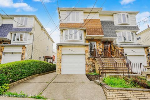 Single Family Residence in Staten Island NY 127 Keating Place.jpg