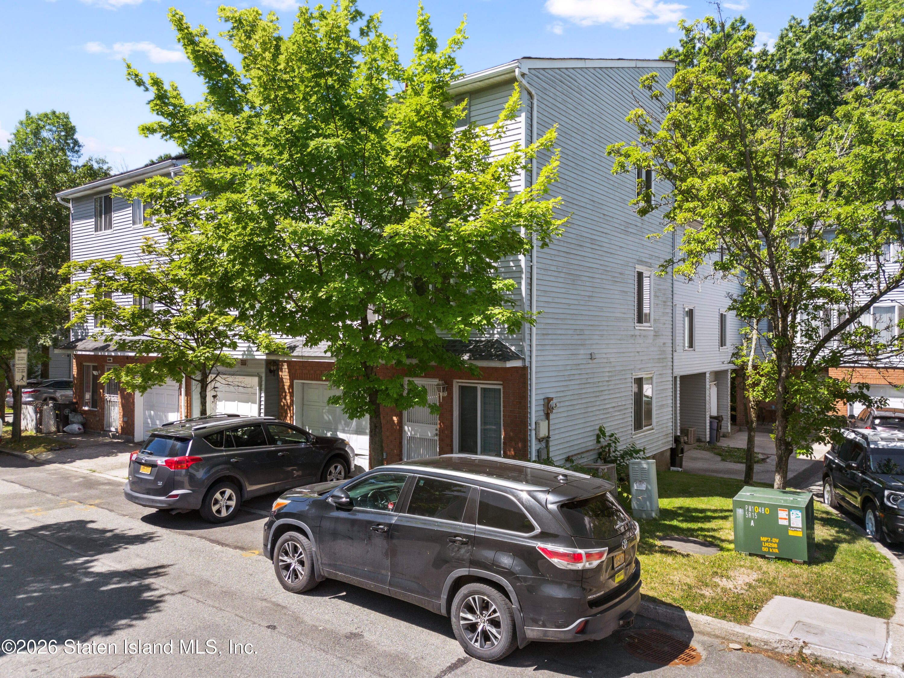 624 Ilyssa Way, Staten Island, NY 10312 photo