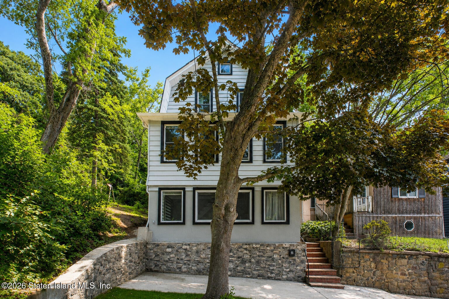 95 Pleasant Valley Ave, Staten Island, NY 10304