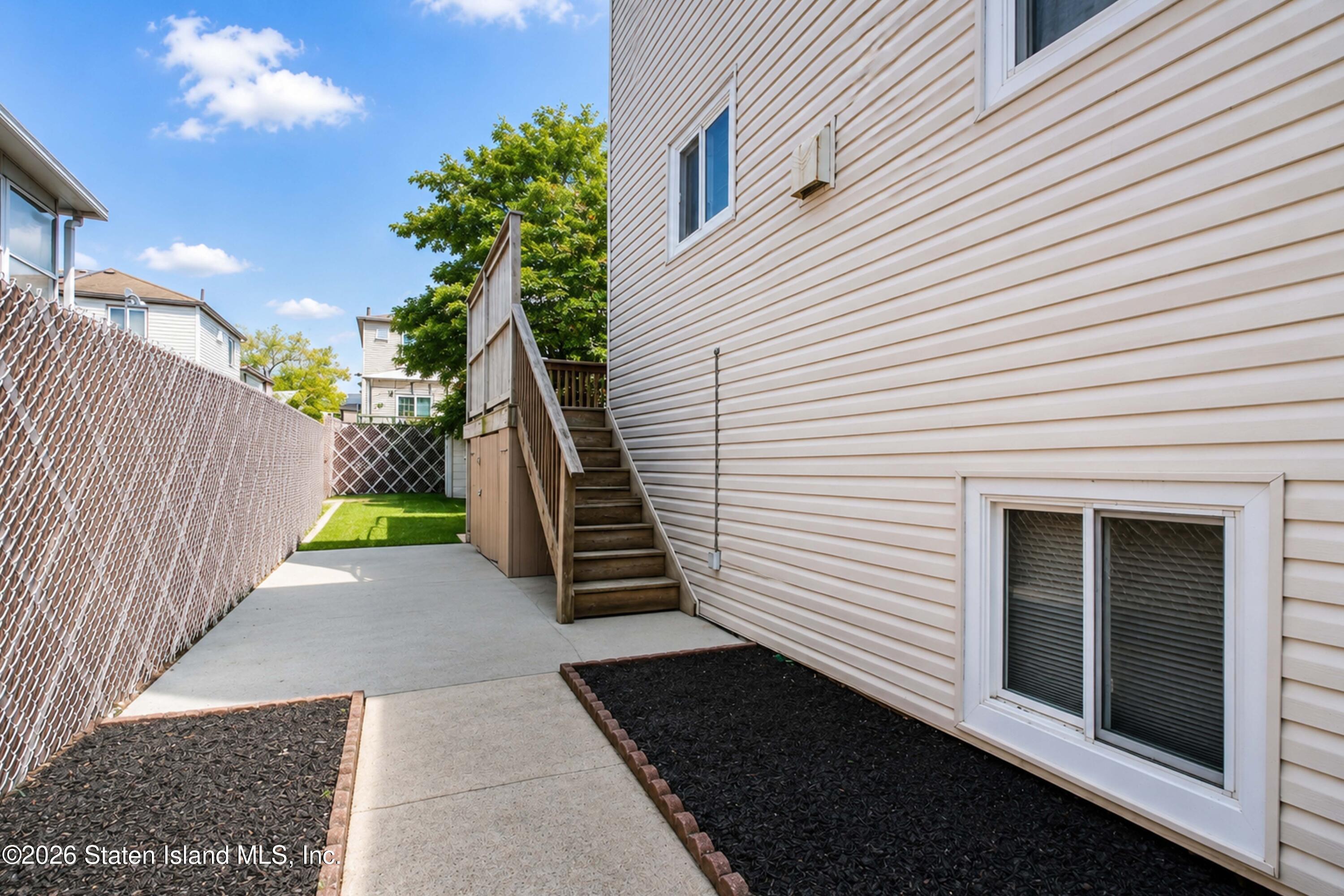 83 Woehrle Ave, Staten Island, NY 10312 photo