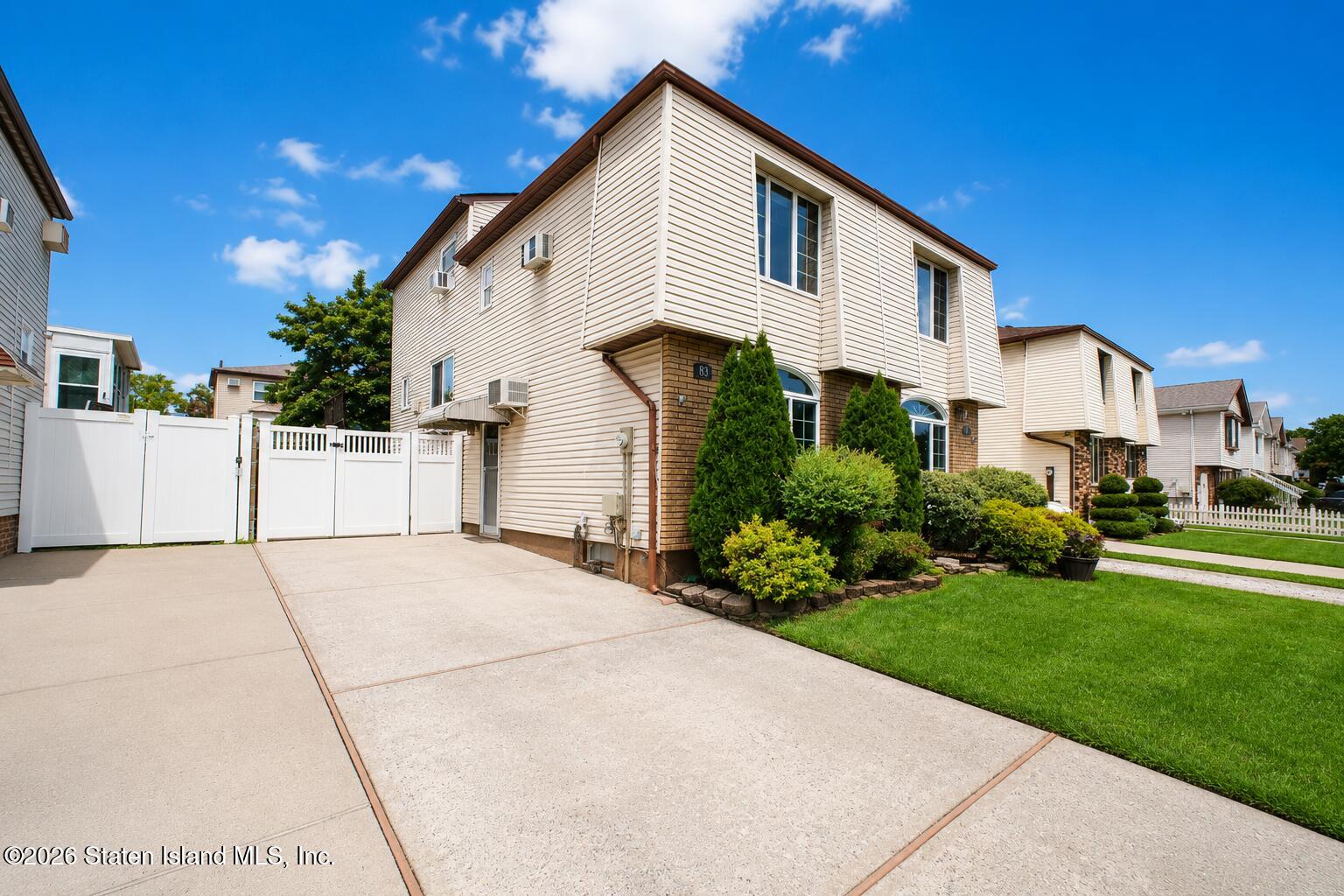 83 Woehrle Ave, Staten Island, NY 10312 photo