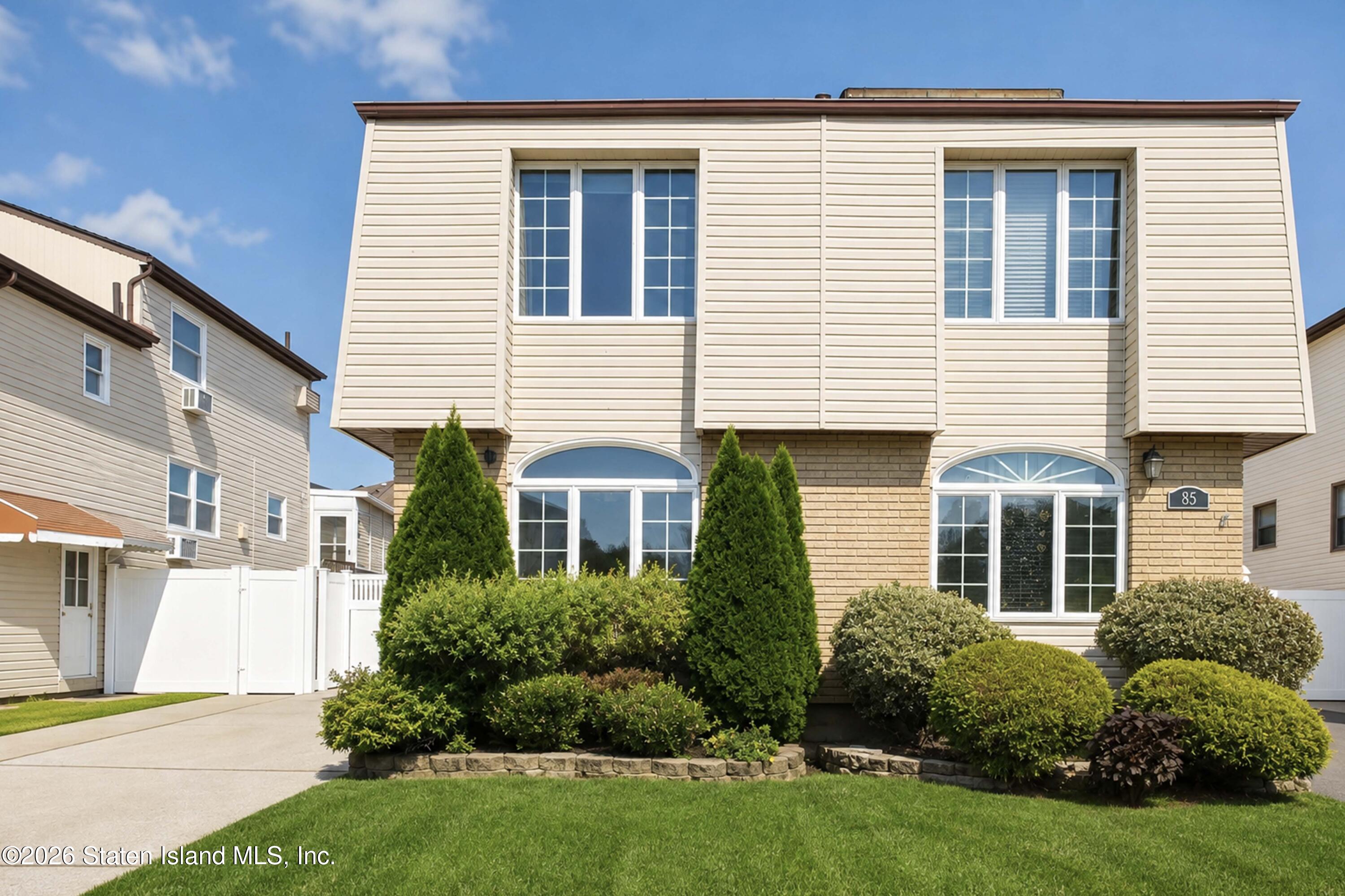 83 Woehrle Ave, Staten Island, NY 10312