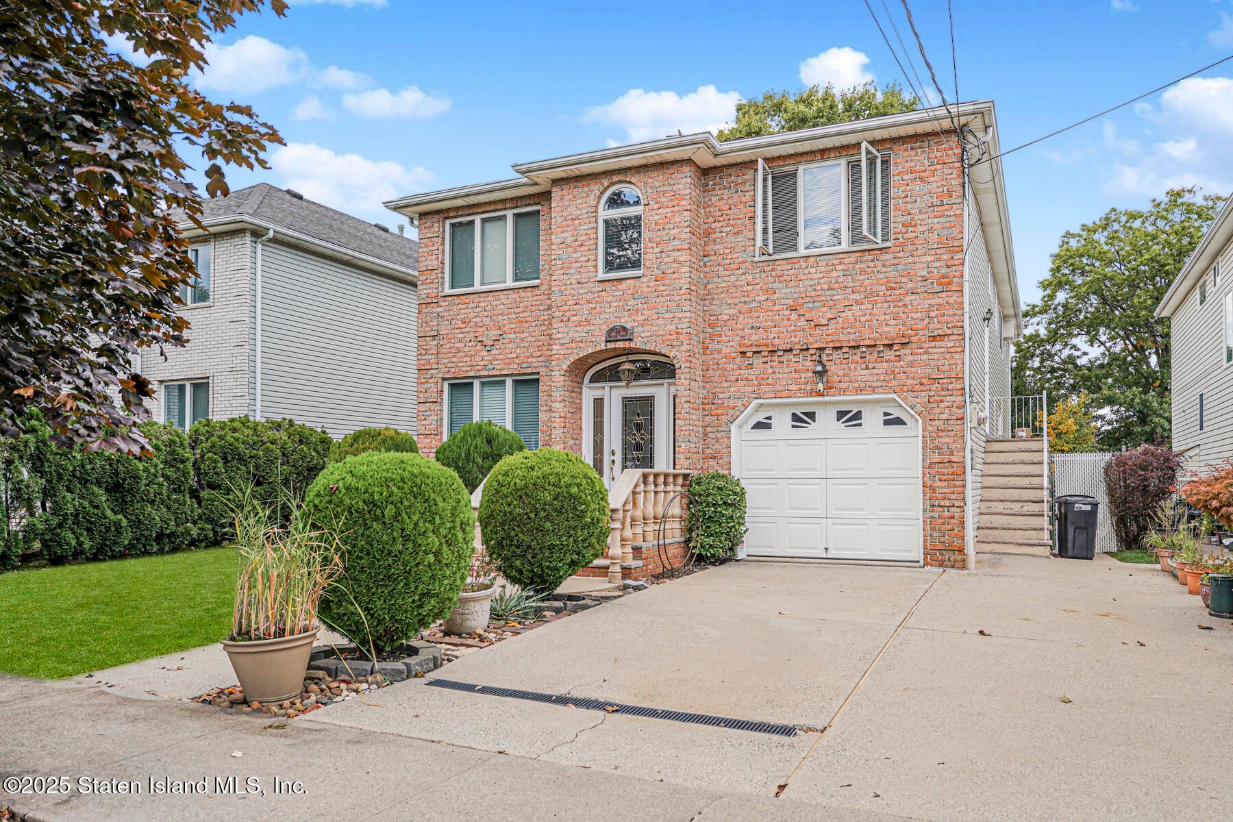 39 Selkirk St, Staten Island, NY 10309