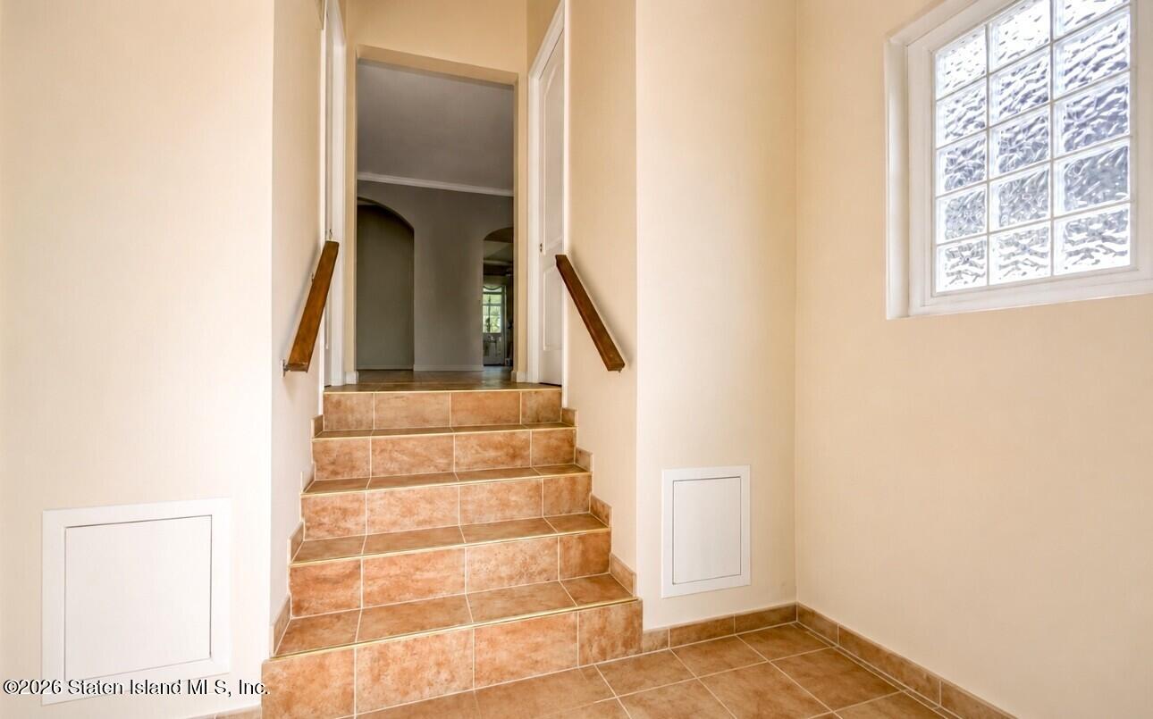 66 Holly St, Staten Island, NY 10304 photo