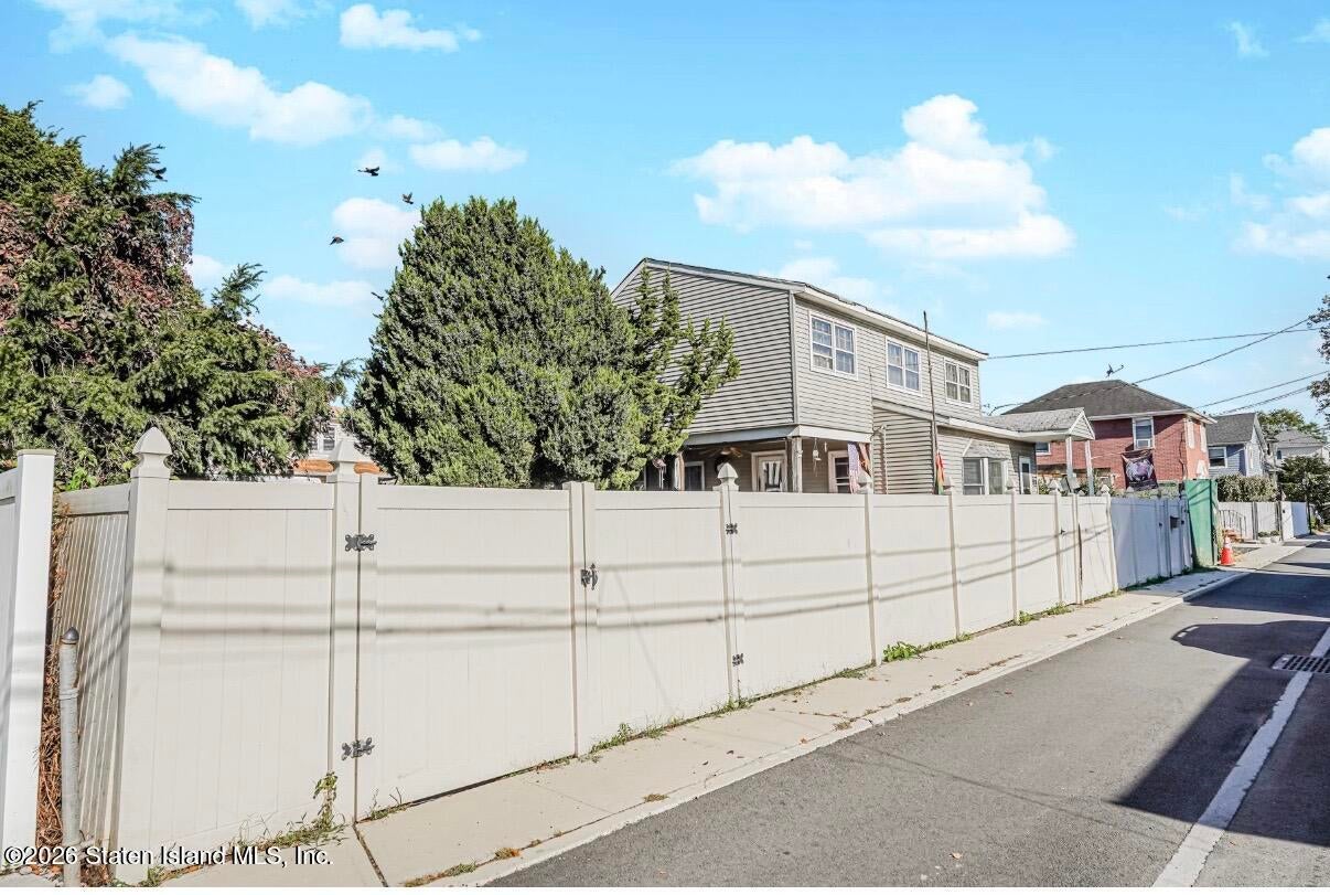 29 Topping St, Staten Island, NY 10306
