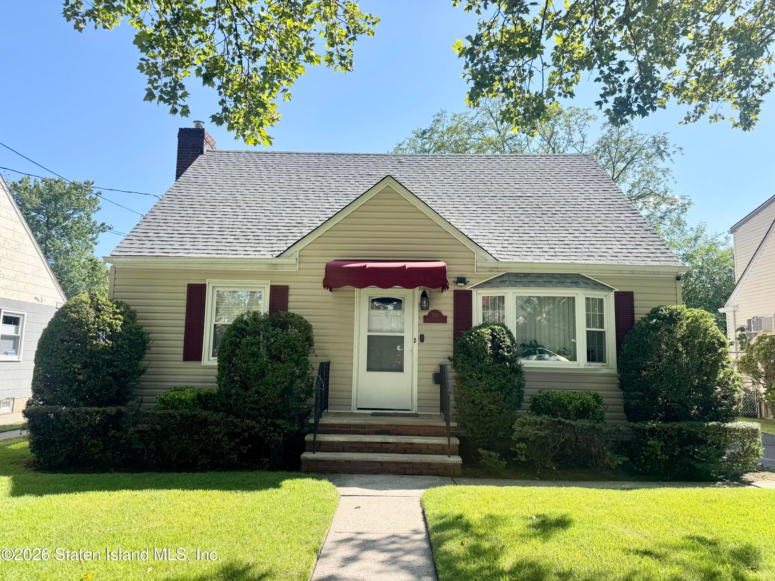 100 Sterling Ave, Staten Island, NY 10306