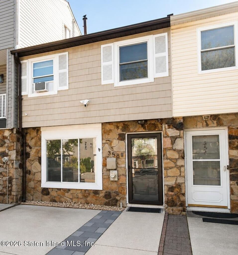 358 Tanglewood Dr, Staten Island, NY 10308