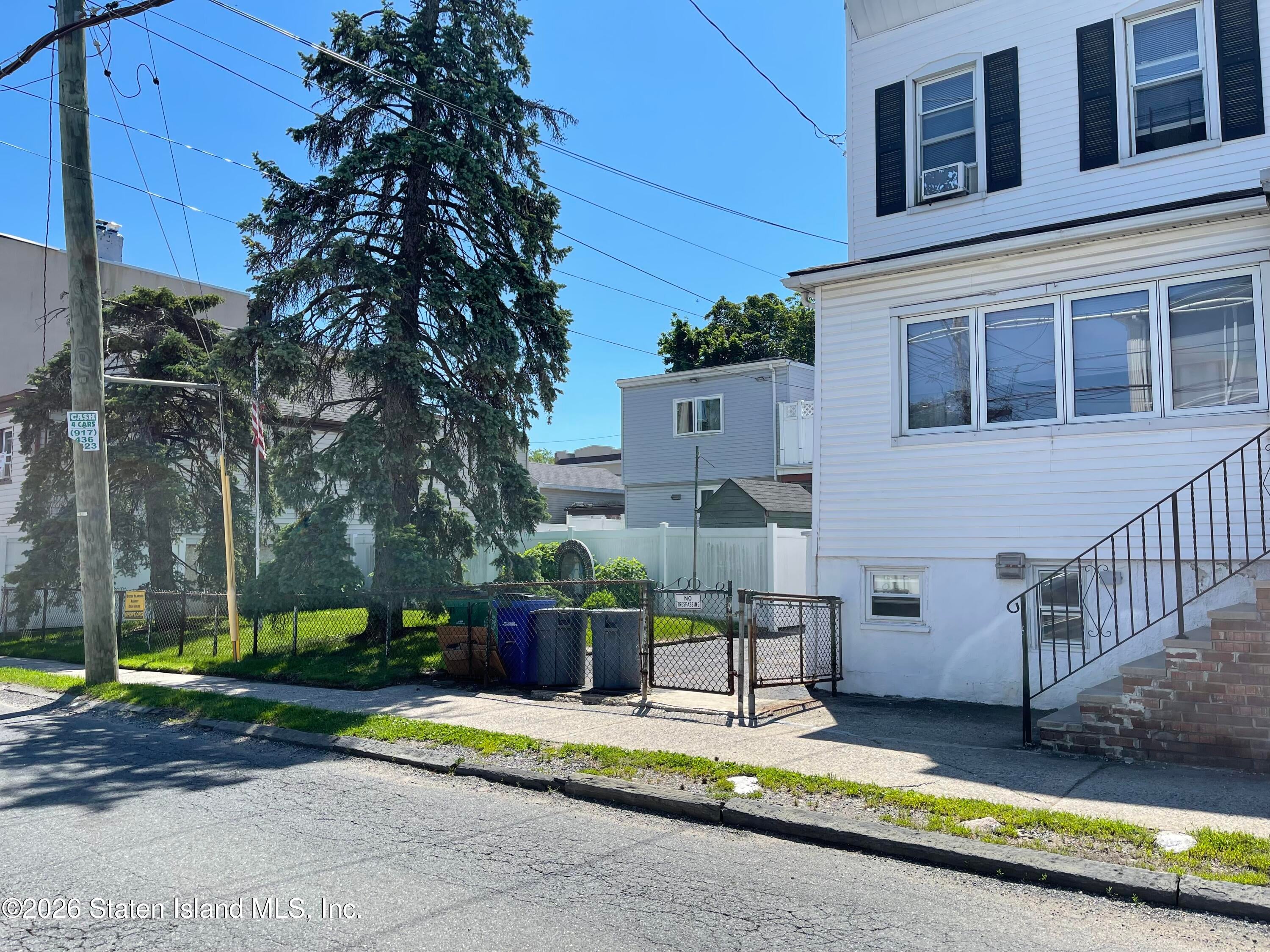 252 Saint Marys Ave, Staten Island, NY 10305 photo